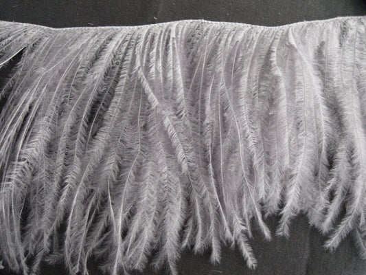 フリンジ 90cm （グレイ） この羽根はディスプレイ、アクセサリー、ヘットドレス等に使用されてます。【装飾 衣装縫い付け 羽根 ふわふわ羽根 】